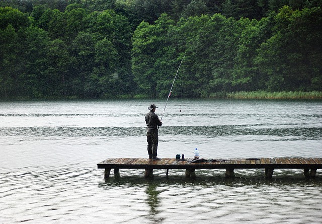 rybář v dešti.jpg