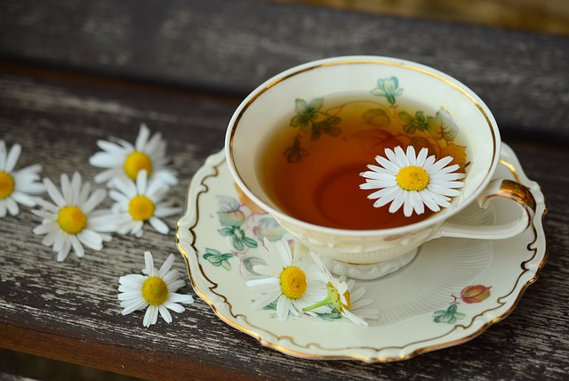 květ v čaji